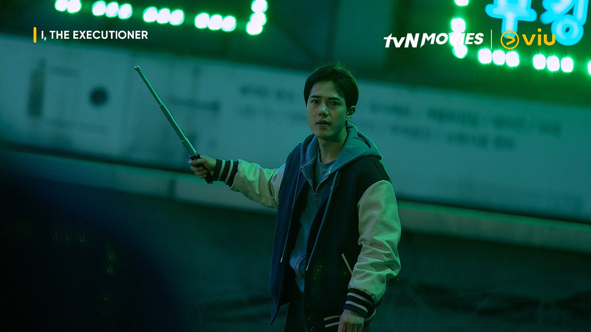 Viu_PH's tweet photo. Be wary of the chase that puts you at death's door. #ITheExecutioner is now streaming on Viu #HwangJungMin #JungHaeIn https://t.co/P0IVCgD53y