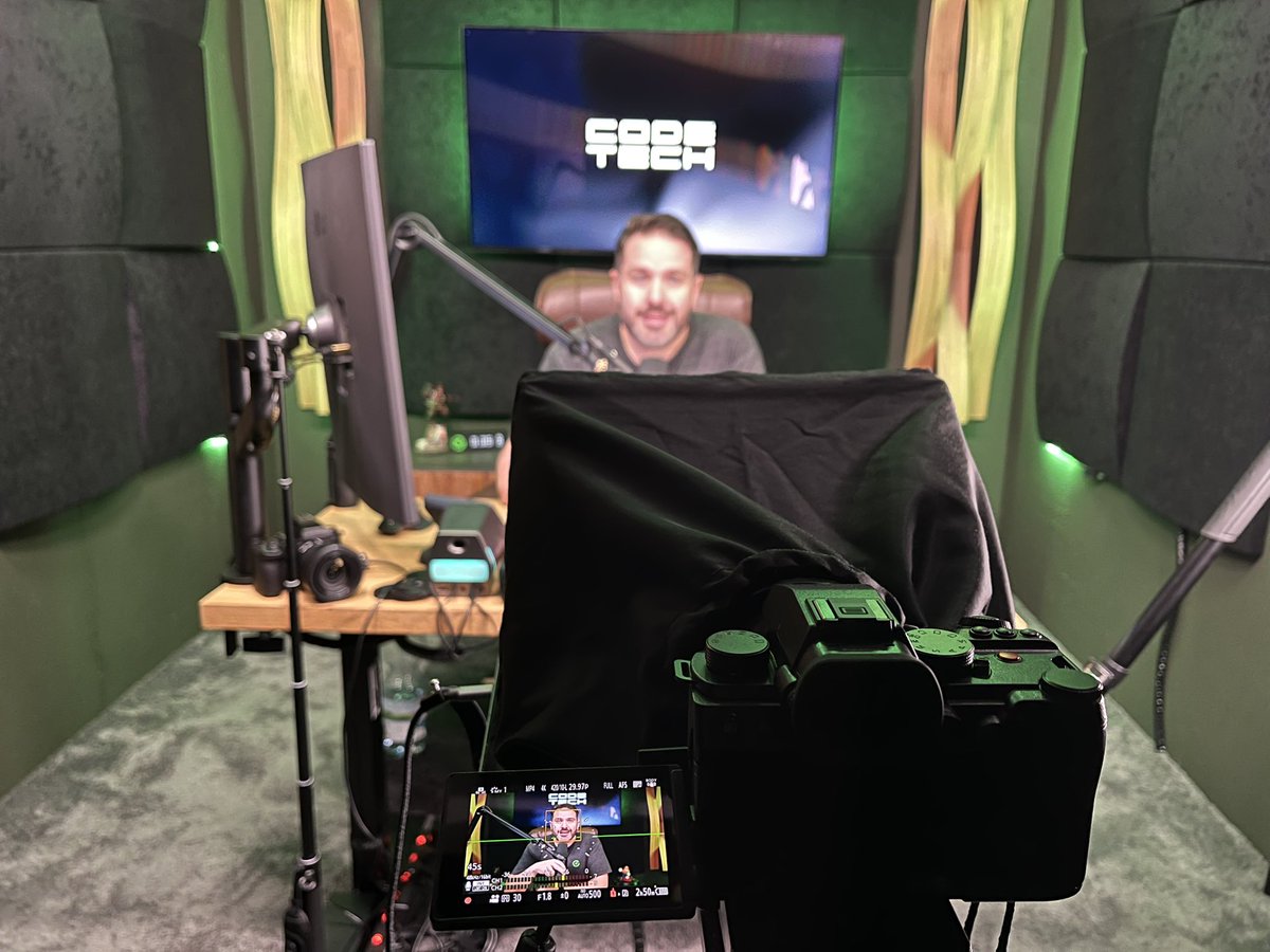 🎬 First episode of the <a href="/CoDeTechCC/">CoDeTech</a> Chronicles RWA mini series is officially underway…
🧵Spoiler alert: it involves ARK, Shopify, luxury Italian threads, and me narrating it all with my best David Attenborough impression. (You're not ready for that.)

🐾 Behold the majestic