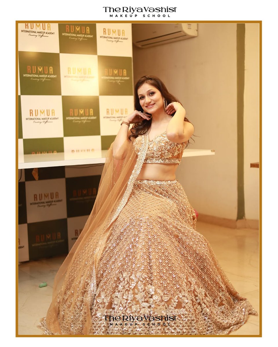 rvmua's tweet image. At 𝗧𝗛𝗘 𝗥𝗜𝗬𝗔 𝗩𝗔𝗦𝗛𝗜𝗦𝗧, we train students in:
✔️ HD &amp;amp; Beauty Makeup
✔️ Glam &amp;amp; Editorial Looks
✔️ Portfolio Building
✔️ Career &amp;amp; Job Support

Contact us: +91 9953783110
Website: riyavashist.com
📍Rajouri Garden, Delhi 

#theriyavashist #beautymakeup