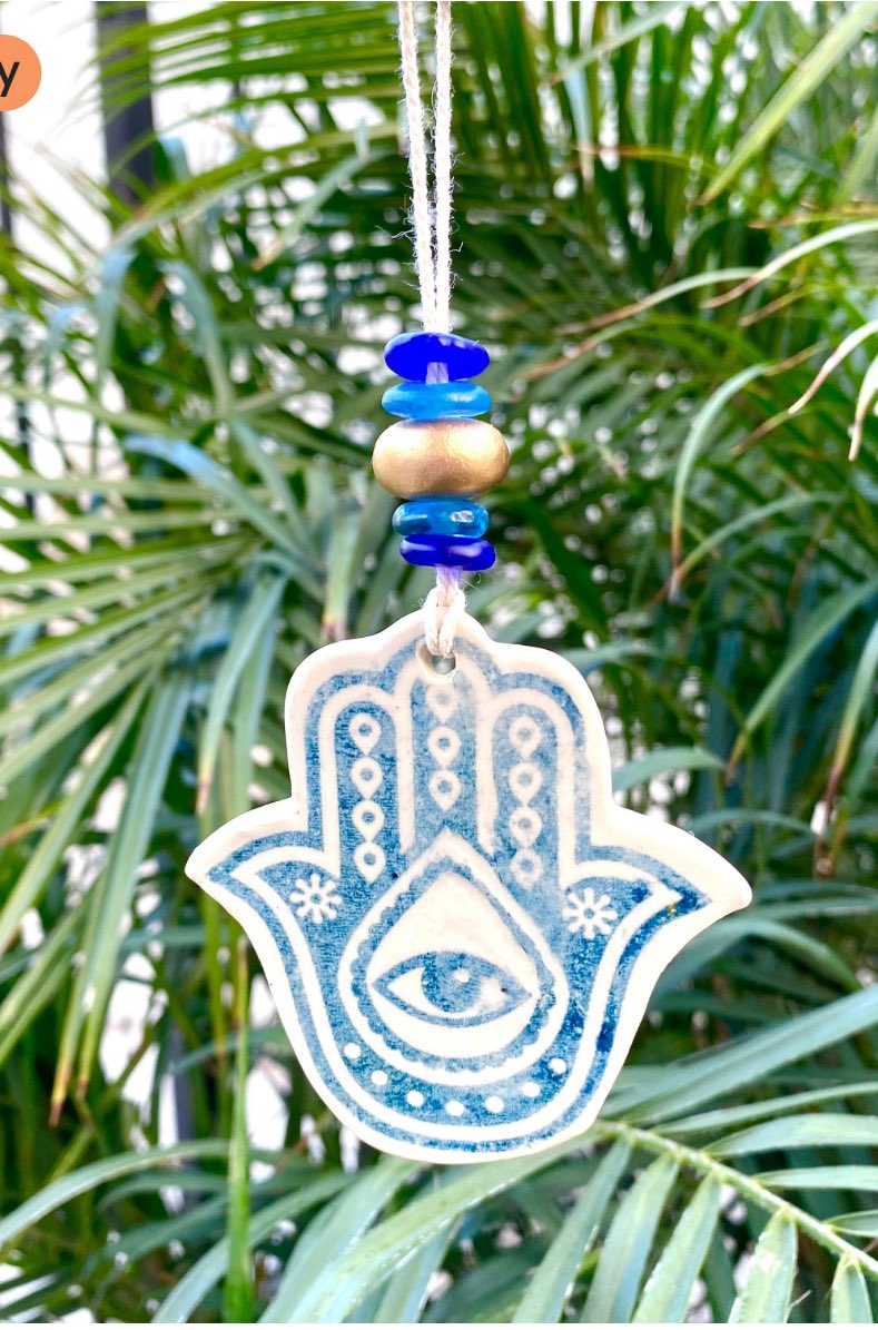 ZenCatPottery's tweet photo. Hanging Decor for any home!
https://t.co/gICCk4ZxNh
#HangingDecor #CeramicArt #HamzaHand #HandOfProtection #EvilEye #Rainbow #RainbowMobile #FlyingDog #Whale #HumpbackWhale #BlueWhale #AirPlantHolder #BoHoDecor #BoHoDecoration #BohemianDecor https://t.co/UQylDkynMC