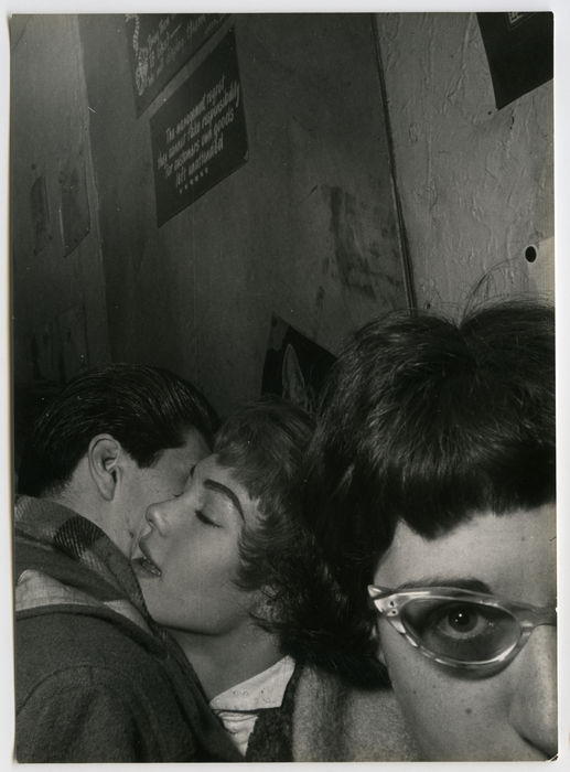 Mas97646Masia's tweet photo. London, 1959
Photograph by Nico Jessse https://t.co/SVDy8TGfBv