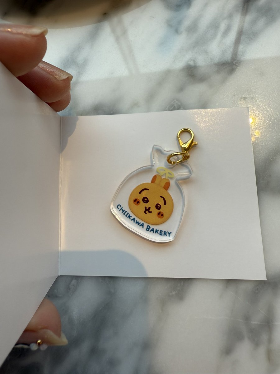 ⭐️ちいかわベーカリー交換⭐️
トレーディングミニアクリルチャーム
譲　写真のうさぎ
求　古本屋 カニちゃん
同日普通郵便にて交換よろしくお願いします🙇‍♀️お気軽にリプください✨
#ちいかわ交換 #ちいかわベーカリー