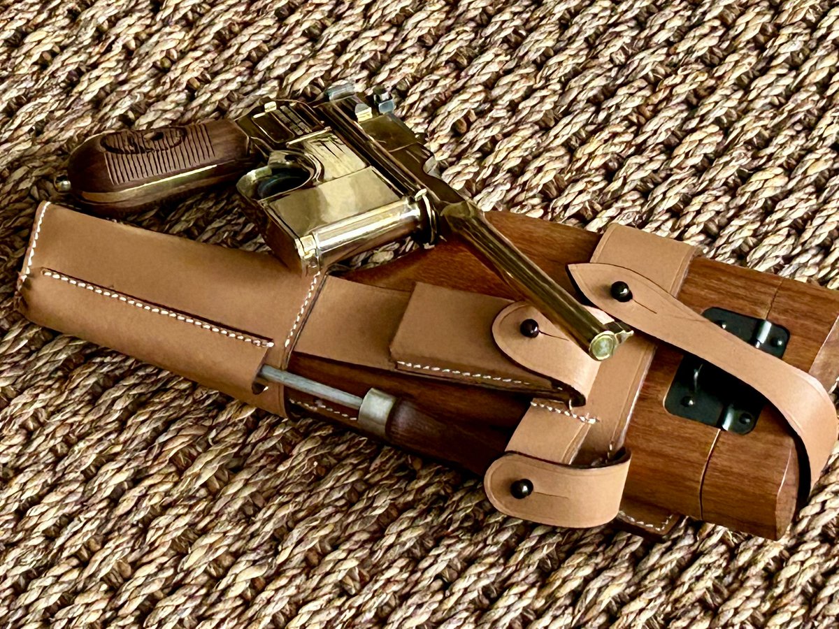 hobby_paradise's tweet photo. 『ホルスターハーネス』
ハーネスを主題にしたカットを
ハーネスの手間刺さっているのは、クリーニング・ロッド
#muser
#holster
#harness
#ホルスター
#ハーネス
#モデルガン https://t.co/vUiSM0CW0k
