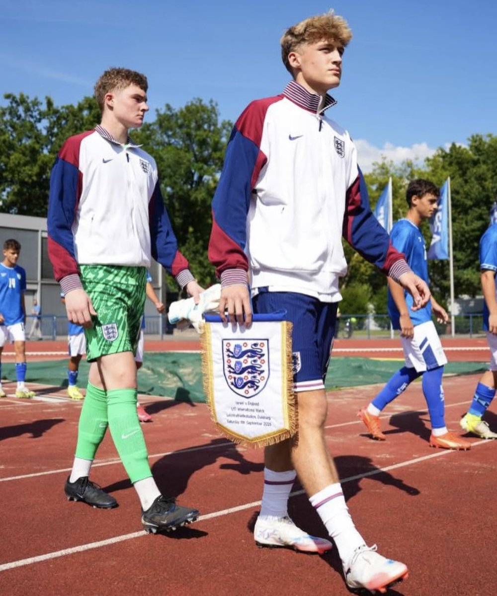 Oliver Boast and Ben Vickery leading our U17s out Vs Israel. 🥶