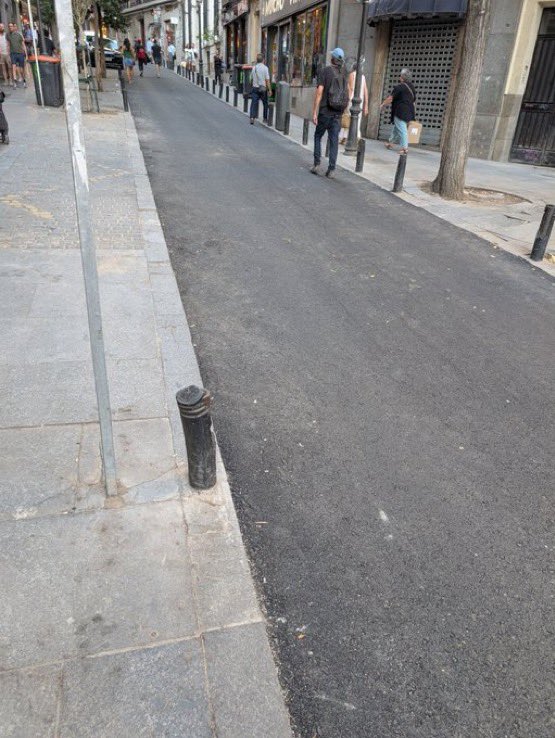 📌 Corredera Baja

Que se esté abandonando el adoquín en favor del asfalto en muchas calles del centro histórico de la ciudad, como esta de Malasaña, es posiblemente una de las mayores aberraciones de la era Almeida…

👇🏽👇🏽👇🏽