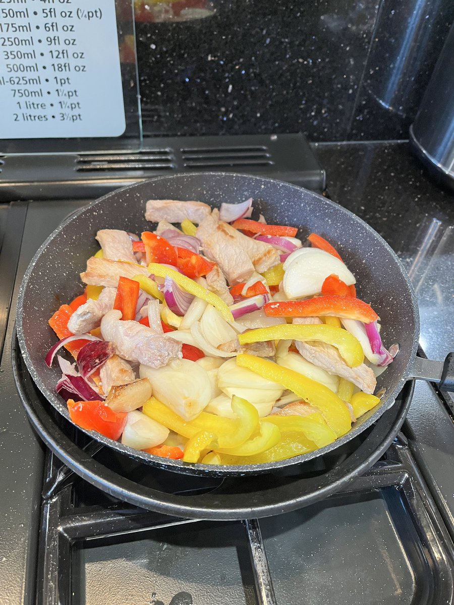 lee_wilkinson2's tweet image. 💥 This was fun to make. I’m a big kid at heart so including potato waffles in a salt and pepper stir fry was a lovely twist away from the usual chips! Enjoy 😀
 
🌟💫 Recipe and ingredients here: vm.tiktok.com/ZNdbhW7pr/
 
#WilkoCooks #Homemade #KitchenHack #ChineseTakeaway #FYP