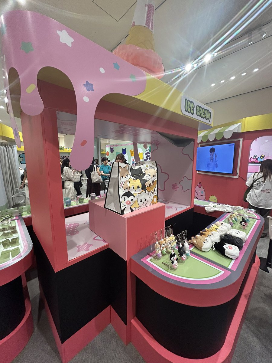 2025/9/10

NEXZ Japan debut 1st Anniversary
POPUP STORE "1st SCOOP"
NEXZOOポップアップストア

東京会場に行ってきました♬
大阪でほぼ買い尽くしたグッズだったけど見るとやっぱりほしくなって買ってきた笑
ポモヤはほんとに可愛すぎる💕

#nexzpopup #NEXZ_1st_SCOOP