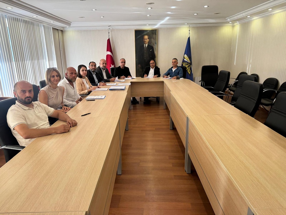 TRABZON ÜNİVERSİTESİ İLE İLK DÖNEM TİS İMZALANDI

Sendikamız ile Trabzon Üniversitesi arasında ilk dönem toplu iş sözleşmesi TÜHİS’de düzenlenen törenle imzalandı.

İmza törenine Sendikamız adına Genel Sekreter Metin Güney, Genel Sekreter Yardımcısı Aytuğ Balaman, TÜHİS adına