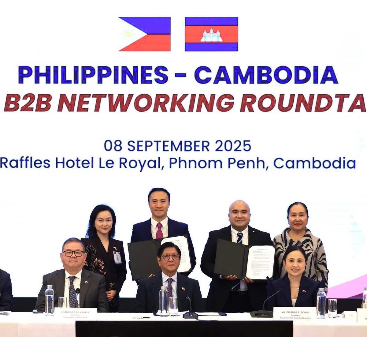 reggie8z's tweet photo. OCIC and WCC-ATC to Launch Aviation School in Cambodia
https://t.co/iB8NyKoykQ https://t.co/W05dIX0vSU