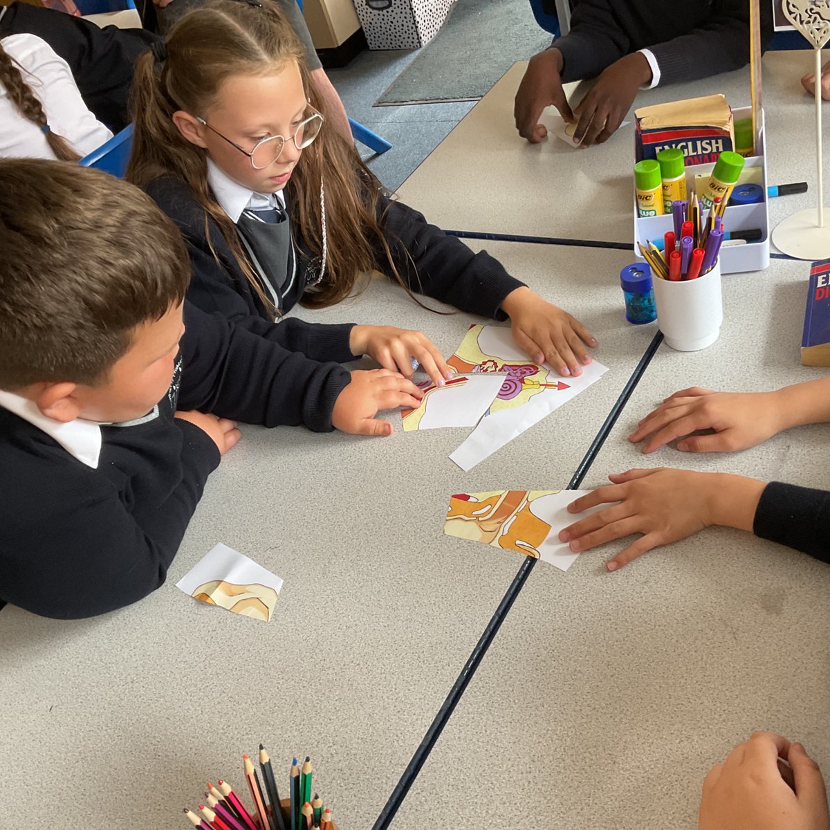 FPS_4_BStorms's tweet image. Puzzle time for the start of our science learning this week. #fpsscience