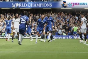 gobetasiaofc's tweet photo. Cedera Liam Delap Gak Serius, Gak Perlu Operasi! Chelsea Lega Banget!

Gobetnews – Gobetmania Bro, Chelsea sempat deg-degan banget waktu Liam Delap cedera hamstring pas lawan Fulham sebelum jeda internasional. Awalnya sih dokter klub bilang cedera Delap lumayan parah dan bisa bikin dia absen sampai akhir tahun.

Kehilangan Delap jelas bikin pelatih Enzo Maresca pusing, soalnya stok striker jadi tipis banget. Tapi kabar terbaru nih, Delap gak perlu operasi, bro!

Delap Aman dari Meja Operasi
Menurut laporan The Athletic, Delap udah dapet lampu hijau buat jalani pemulihan tanpa harus operasi. Jadi proses rehabnya bisa lebih natural dan gak ribet.

Tapi jangan seneng dulu, Delap baru bisa mulai latihan penuh paling cepat November nanti. Chelsea berharap dia bisa balik pas musim lagi panas di akhir tahun, apalagi ada laga penting lawan Newcastle tanggal 20 Desember.

Pedro dan Guiu Jadi Andalan Chelsea
Sementara Delap istirahat, Enzo Maresca ngandelin Joao Pedro sama Marc Guiu buat ngisi lini depan. Pedro lagi on fire banget, udah cetak 5 gol dari 6 pertandingan.

Guiu yang baru balik dari pinjaman di Sunderland juga dapet kesempatan lebih buat nunjukin skillnya. Walau baru main 83 menit di Premier League, dia siap jadi pelapis Pedro.

Selain mereka, ada juga Tyrique George yang bisa jadi opsi cadangan. Tapi yang pasti, Pedro dan Guiu jadi andalan utama buat serangan Chelsea sekarang.

Baca Juga : Anjlok Parah! Timnas Indonesia U-23 yang Pernah Juara 4 Asia Kini Gagal Lolos Kualifikasi

Pokoknya, bro, kabar baik buat Chelsea dan fansnya nih! Semoga Delap cepet pulih dan bisa balik ngegas lagi di lapangan!
