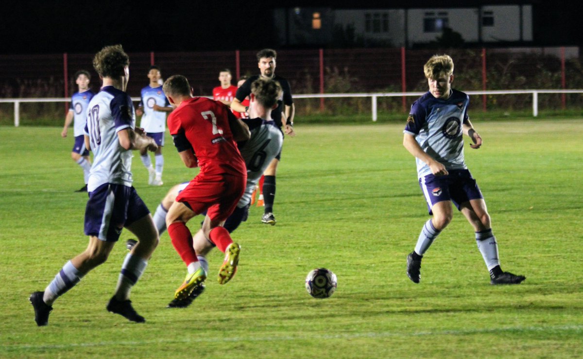 An emphatic 1st half display from <a href="/CheadleTownFC/">Cheadle Town FC</a>  led to a 3-0 half time lead and a 3-1 win over a beleaguered <a href="/FCIsleOfMan/">FC Isle of Man</a> who despite a feisty and improved 2nd half display could only pull one back.
More Photos :
flickr.com/photos/cheadle…
#wearecheadle 
#fellowfan
#NonLeague