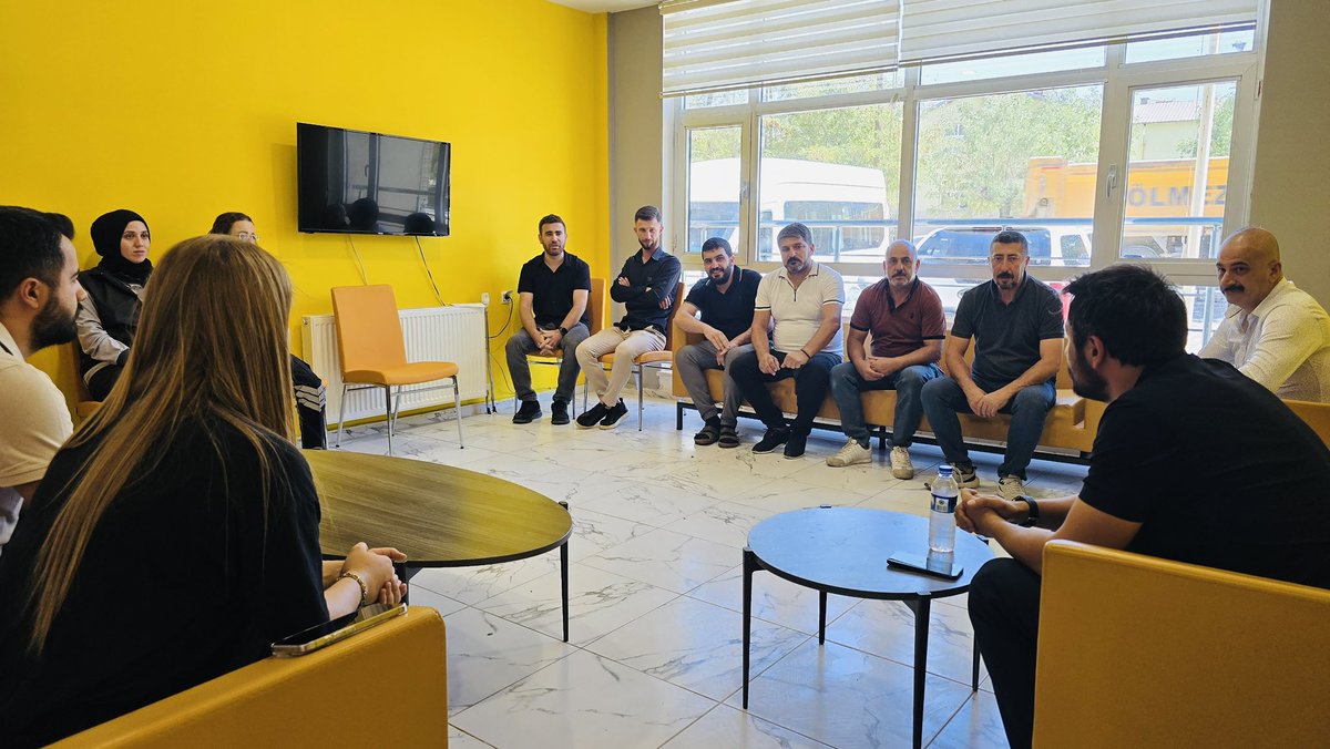 GSB_Siirt's tweet photo. İl Müdürümüz İsmail Çalgan,Eruh Yurt Müdürlüğü’nde denetim ve incelemelerde bulundu. Ziyaret kapsamında yurt personelinden çalışmalar hakkında bilgi alan Çalgan, yeni eğitim-öğretim döneminde öğrencilerin Bakanlık mevzuatına uygun şekilde hazırlanmasının önemine dikkat çekti. https://t.co/o6lTJOcZh1