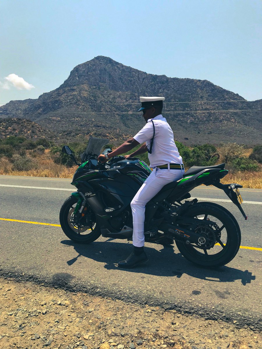 luhya_kidd's tweet photo. Sexy and fast af. Kawasaki Ninja 1000SX.
📌 Hedaru https://t.co/ioxz7fBakS