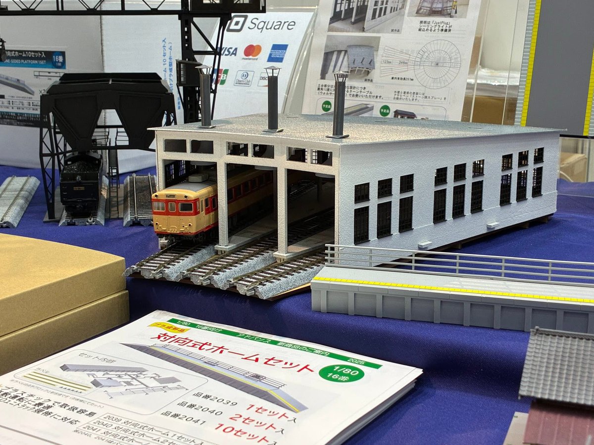 ModellbahnJP's tweet image. KATO製の転車台も話題になっており、こちらも長らく欠品となっていた為蒸気が好きな方は特に興味を持つ方が多かったです。
また合わせてアドバンス製の扇形庫も反応が良かったです。