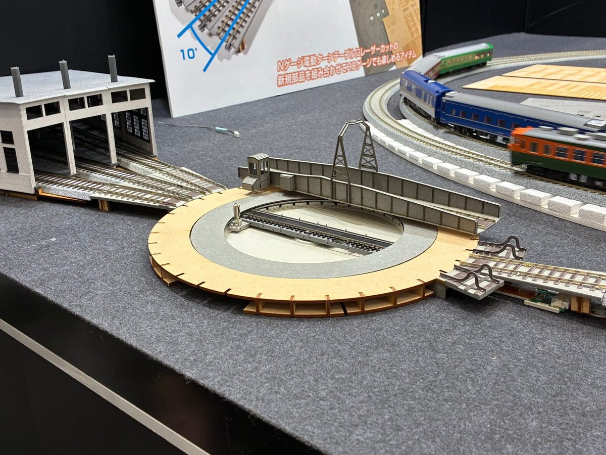 ModellbahnJP's tweet image. KATO製の転車台も話題になっており、こちらも長らく欠品となっていた為蒸気が好きな方は特に興味を持つ方が多かったです。
また合わせてアドバンス製の扇形庫も反応が良かったです。