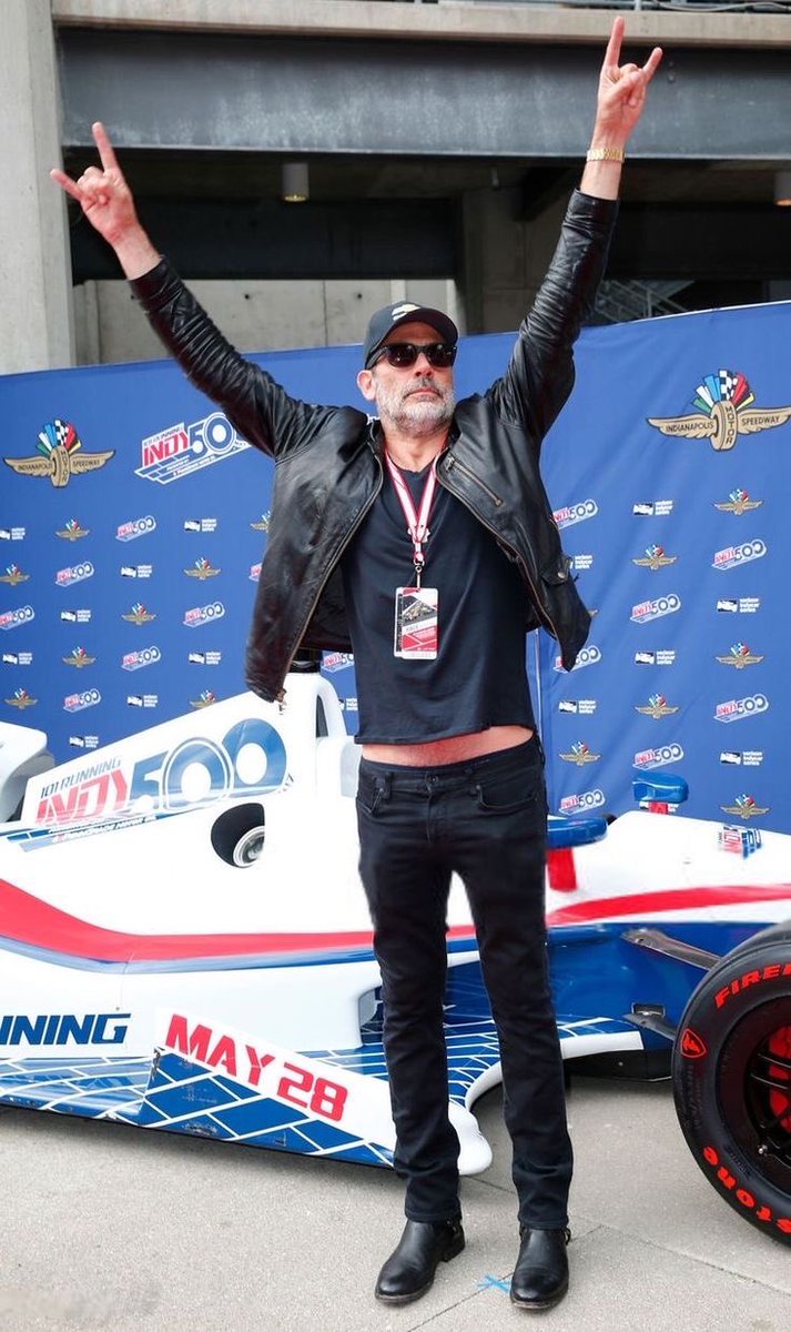 His abdomem drives me CRAZY #jeffreydeanmorgan