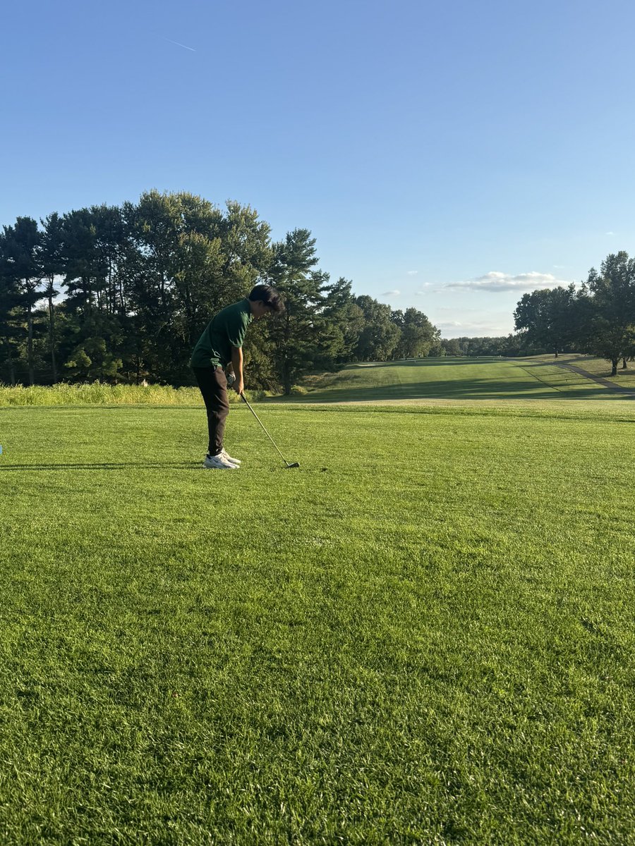 FOREjfkgolf's tweet photo. It was a beautiful day on the golf course yesterday for the Cavs! Congrats to Rockville on their win, edging out Wheaton by 1-stroke! Our Cavs very own sophomore, Larry F., came in with the individual low round of the day with a 9-hole score of 42! @athletics_jfk @Principal_JFK https://t.co/AGzPaSFYRh