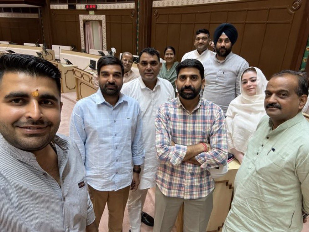 2028 में विधानसभा में युवा विधायकों की बाढ़ आनी चाहिए 
फ़ोटू खींच ❤️👊
<a href="/RavindraBhati__/">Ravindra Singh Bhati</a> <a href="/AbhimanyuP00NIA/">Abhimanyu Poonia</a> 
<a href="/ManishYadavIn/">𝗠𝗮𝗻𝗶𝘀𝗵 𝗬𝗮𝗱𝗮𝘃</a> <a href="/SubhashMeelIn/">Subhash Meel Khandela</a> 🙏