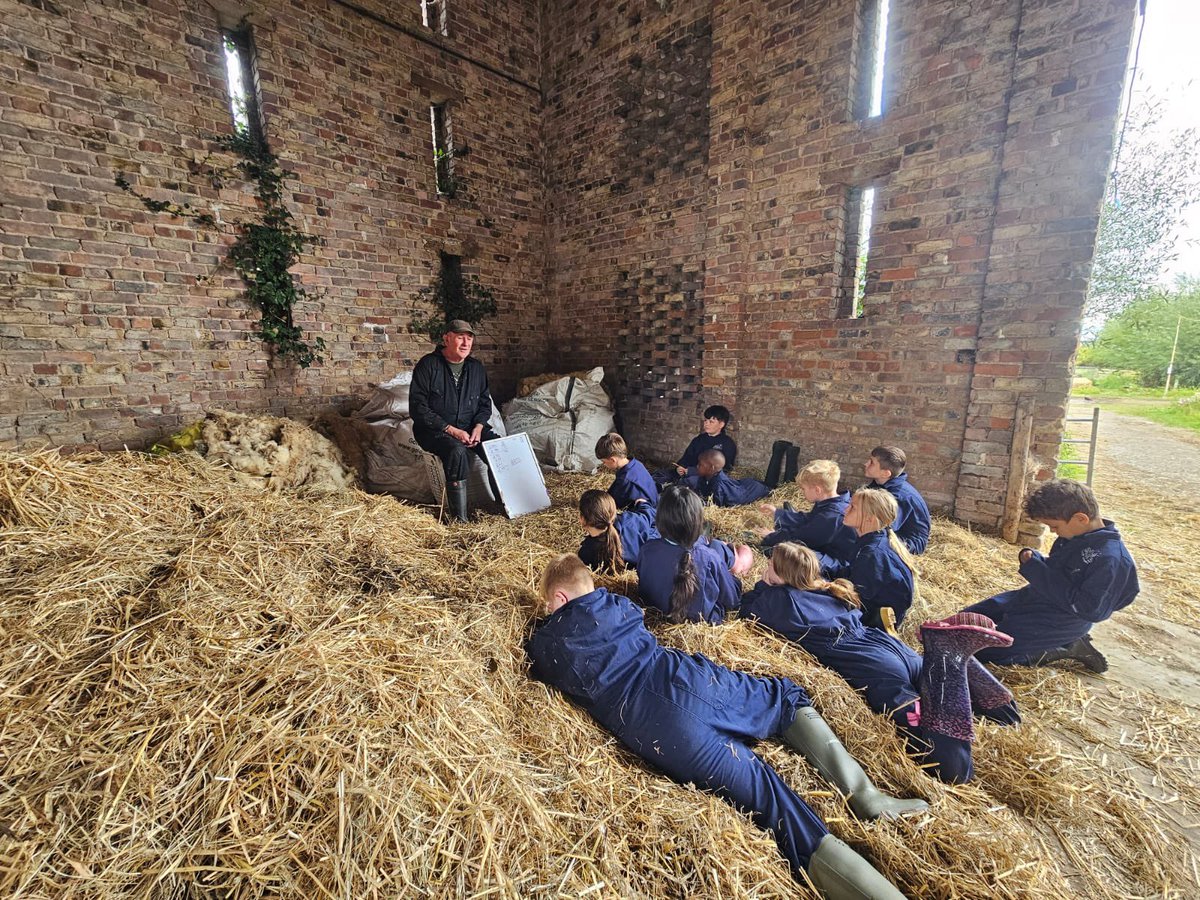 Mrs Rowland and Mrs Harris have arrived on the farm after a long journey down. Group 3 are pig weighing and having great fun.