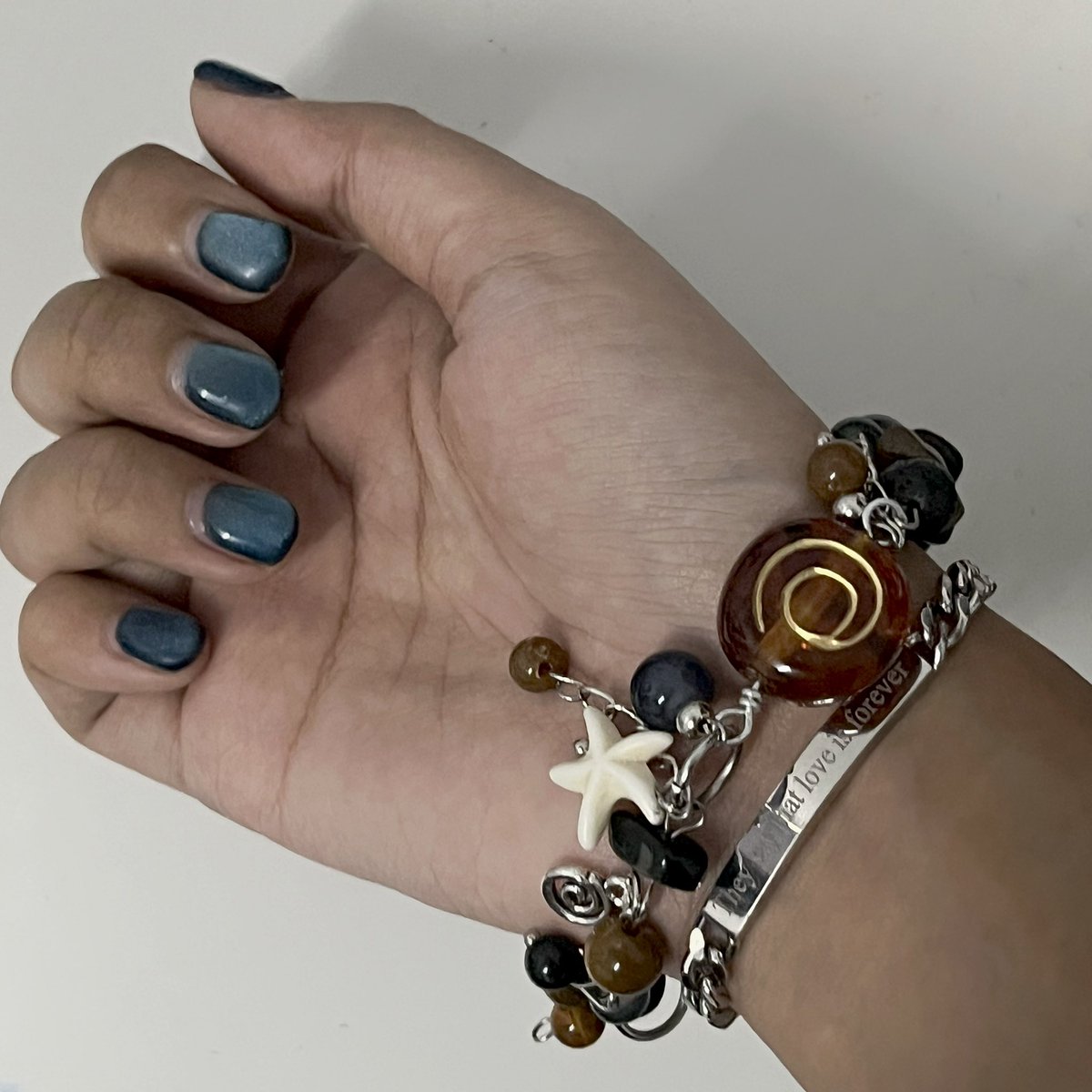 — 259฿ (ความยาว15-20cm.)
ค่าส่ง : 45฿

( custom status : OPEN )
✹ กำไลลวดอายพิน custom ราคาเริ่มต้น 219฿ ราคาจะขึ้นอยู่กับดีเทลงาน ✹

งานทุกงานที่ลงสามารถสั่งรีเมคได้แต่จะไม่เหมือนกัน100%นะคะ

#กำไล #กำไลข้อมือ #กำไลลูกปัด #กำไลข้อมือลูกปัด #เขมจิราต้องรอด