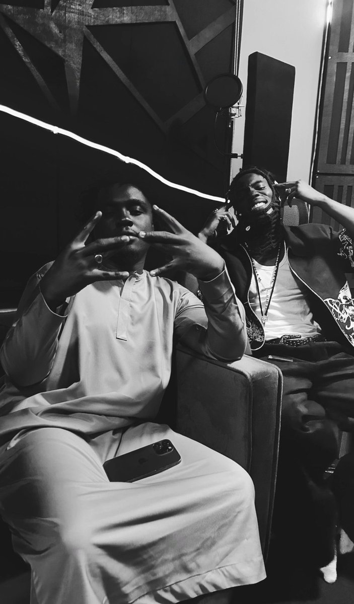 ARATHEJAY LINKS UP WITH KWEKU SMOKE IN THE STUDIO. MORE COLLABORATIONS💚⏳🔥
