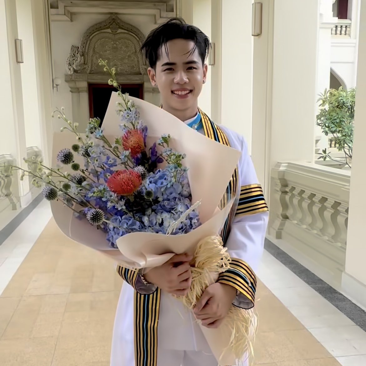 เผลอแปปเดียวเป็นพี่บัณฑิตซะแล้ววว 
เก่งมั๊กๆ ยินดีด้วยนะคับบ🥹🫳🏻✨🎉