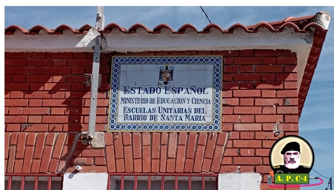 alguien conoce alguna asociación de memoria histórica
de Toledo para denunciar a la  Junta de Comunidades por incumplir la ley de memoria democrática en dos colegios públicos de talavera de la reina siguen en su entrada los águilas de franco