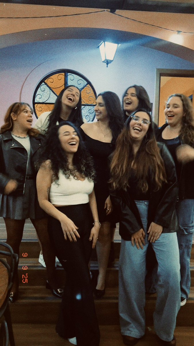 georgiaabib's tweet photo. Impossível não ser uma girls girl. Eu tenho as melhores amigas do mundo 💖 e ainda faltam várias na foto https://t.co/8blzQ6Tl3d