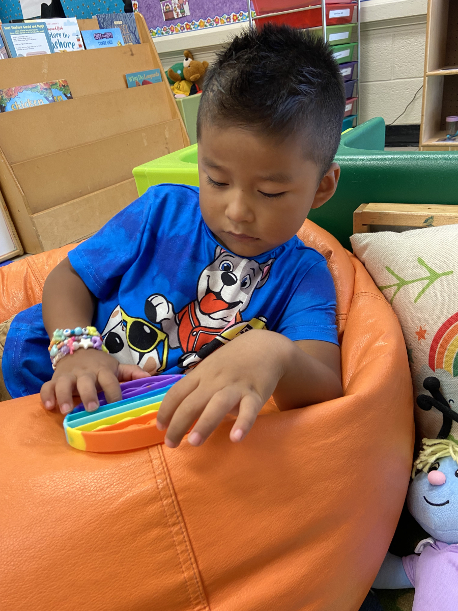 Ms. DuBose and Ms. Reyes students taking a deep look at colors.