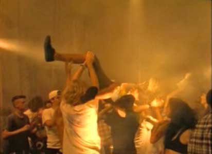 Indie5051's tweet photo. Un día como hoy pero de hace 34 años Nirvana estrenó ‘Smells Like Teen Spirit’. https://t.co/vmbkIpXeZL