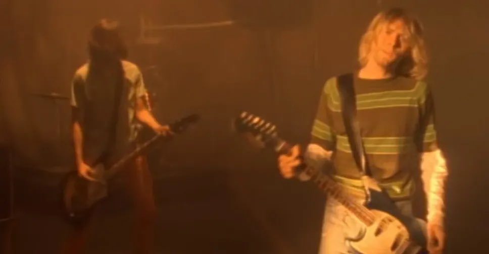 Indie5051's tweet photo. Un día como hoy pero de hace 34 años Nirvana estrenó ‘Smells Like Teen Spirit’. https://t.co/vmbkIpXeZL
