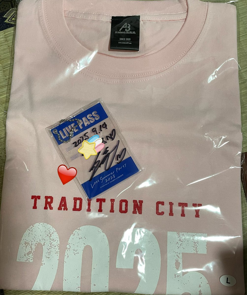 miyamomochan's tweet photo. Tシャツ届いたー！！
サイン付きプレートも宛名と日付も入ってて嬉しい🫶🏻🫶🏻🫶🏻

#LastSummerParty
#米原幸佑 https://t.co/eO9H8p4yK8