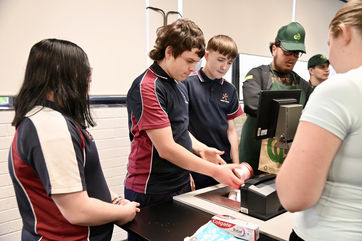ChifleyCSC's tweet image. Our Stage 5 Support students enjoyed the Mini Woolies experience at Mt Druitt TAFE practicing real world skills in literacy, numeracy, communication &amp;amp; customer service. An insight into work in retail as well as building confidence &amp;amp; independence! 🍏🥫🛒  bit.ly/4n08Vjo