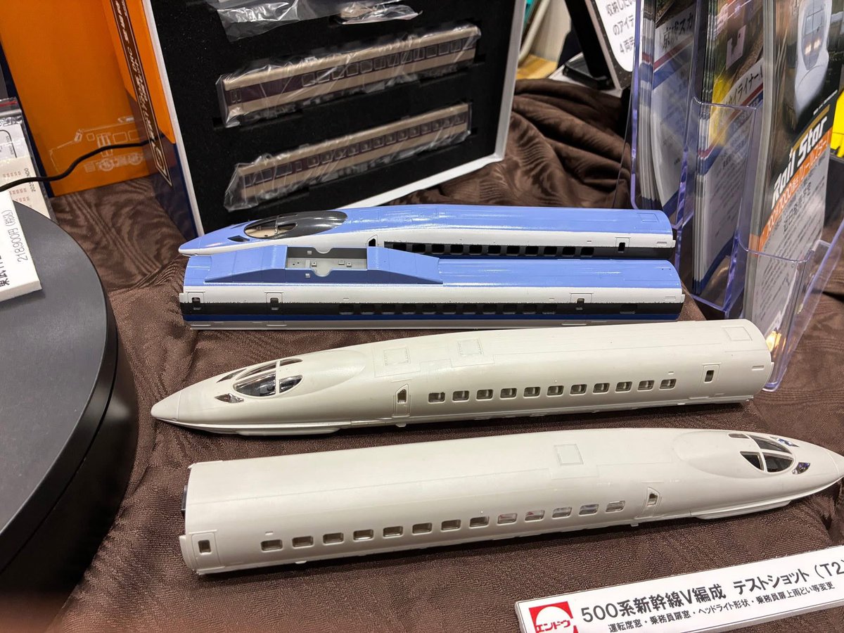ModellbahnJP's tweet image. 今更ですが先月のJAMの反応についてポストしていきます。

まず一番反響があったのはやはりエンドウの500系(HO)のサンプルでした。
こちらは天賞堂で揃えてるけれど最新バージョンも欲しいと言った声も多く、特にエヴァとハローキティも製品化されたらいいなと言ったコメントも多く付きました。