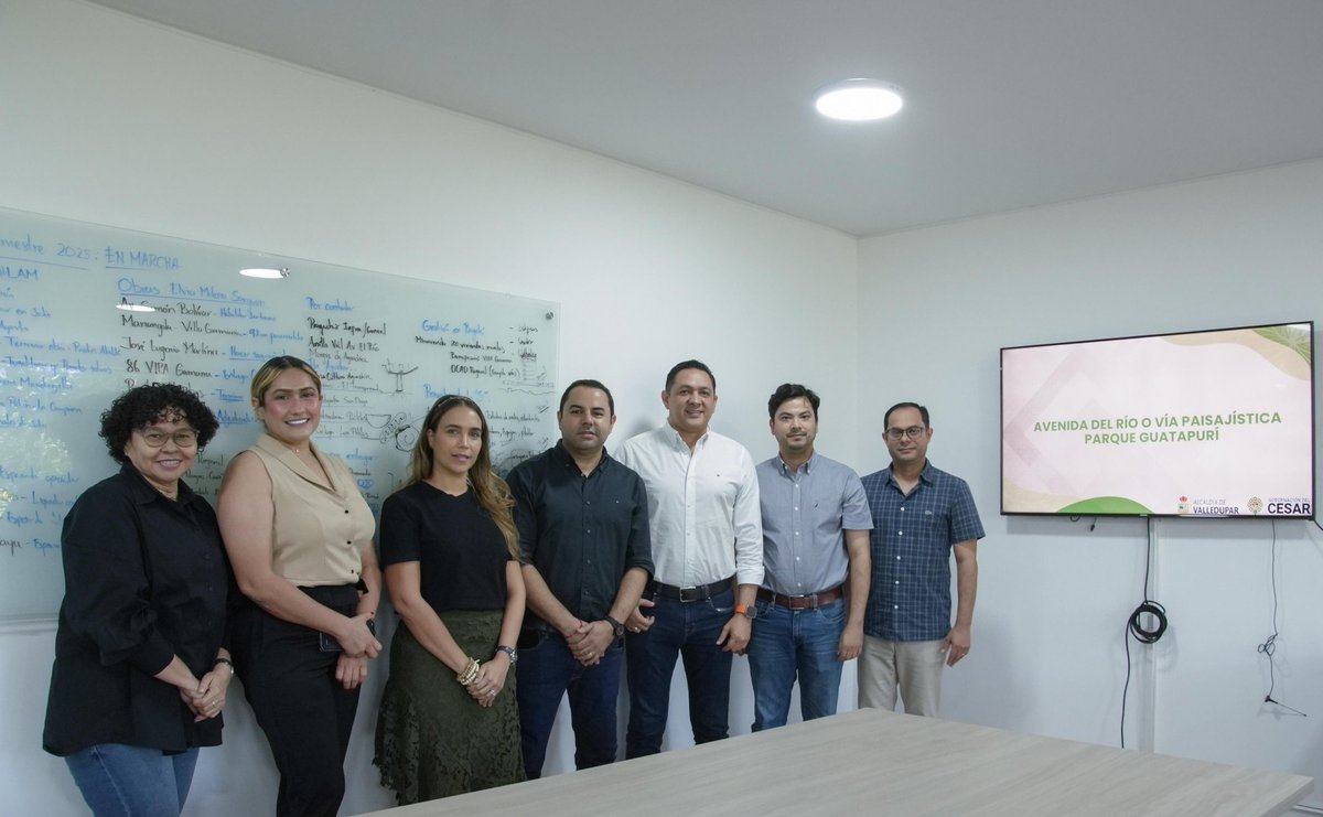 Iniciamos la etapa de socialización de la obra que le dará la cara al río Guatapurí, la Avenida del Río - Vía Paisajíistica Parque Guatapurí. 

Junto a autoridades de Valledupar, compartimos detalles de esta intervención, que permitirá, además, la protección ambiental , avance