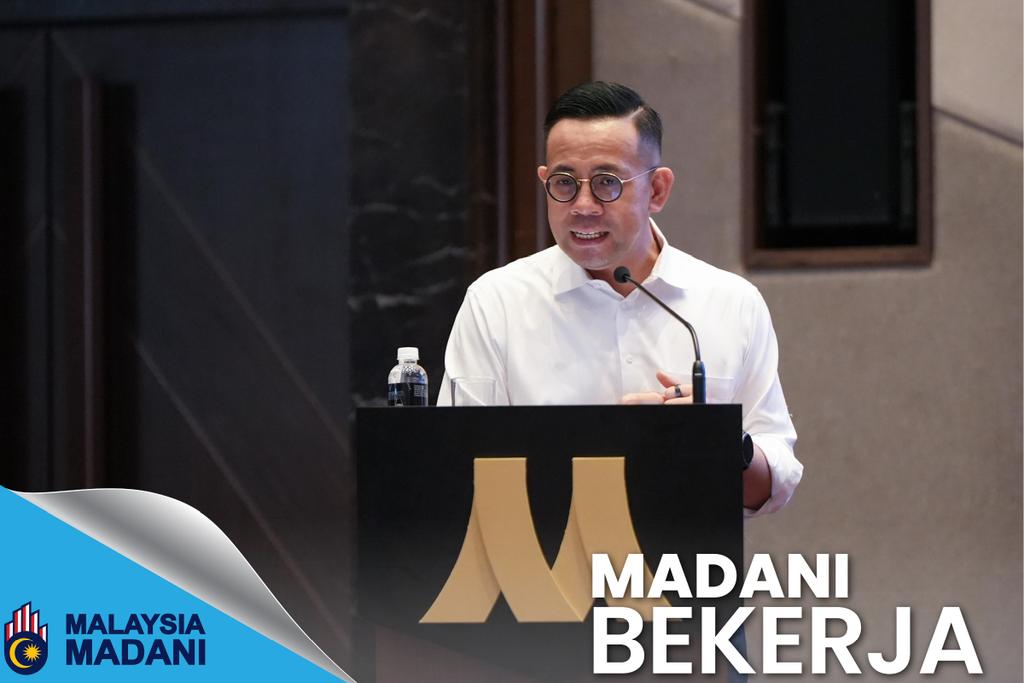 mykesuma's tweet photo. 📊 SLU Belanjawan 2026 KESUMA di M Resort, KL tonjol pendekatan inklusif Kerajaan MADANI dalam merangka belanjawan holistik pertama di bawah RMKe-13.

Fokus: living wage, reformasi pasaran buruh, ekonomi hijau, AI &amp; pekerja gig.

#Belanjawan2026 #KESUMA #MalaysiaMADANI https://t.co/1ecbXn8jqy