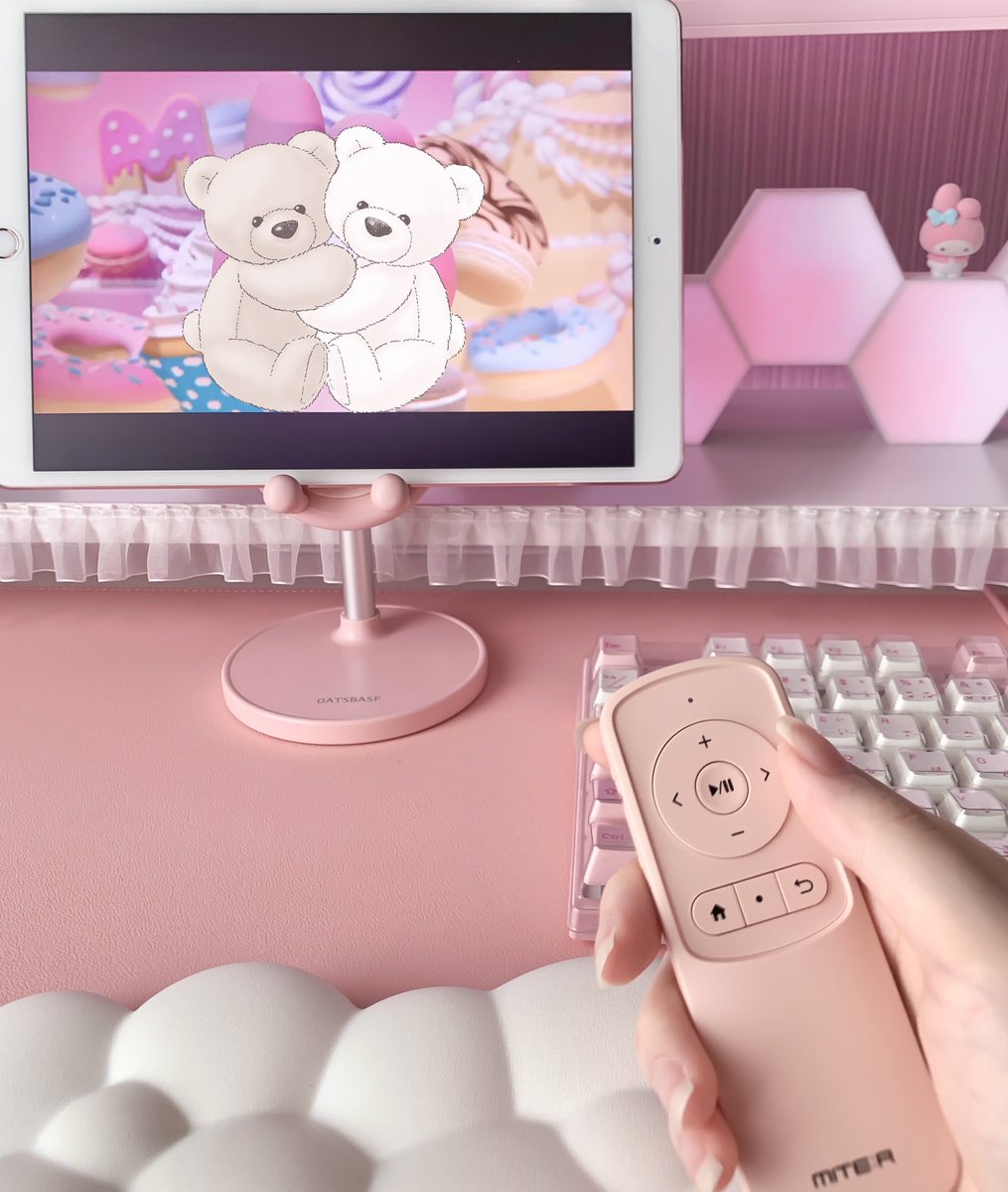 LIBERA_PINK's tweet photo. MITER(ミテル)@miter_Japan 様より
Bluetoothリモコンをご提供いただきました🎀
動画や電子書籍の操作、カメラ撮影もこれ1つでできちゃうマルチリモコン♡
手のひらサイズでかわいいデザインだから出しっぱなしにしていても可愛いのがポイント♡
- - - - - - - - -
#desksetup
#MITER
#PR https://t.co/earj9DpFmI