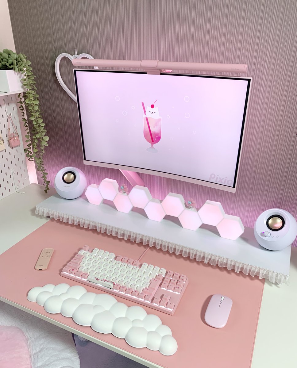 LIBERA_PINK's tweet photo. MITER(ミテル)@miter_Japan 様より
Bluetoothリモコンをご提供いただきました🎀
動画や電子書籍の操作、カメラ撮影もこれ1つでできちゃうマルチリモコン♡
手のひらサイズでかわいいデザインだから出しっぱなしにしていても可愛いのがポイント♡
- - - - - - - - -
#desksetup
#MITER
#PR https://t.co/earj9DpFmI