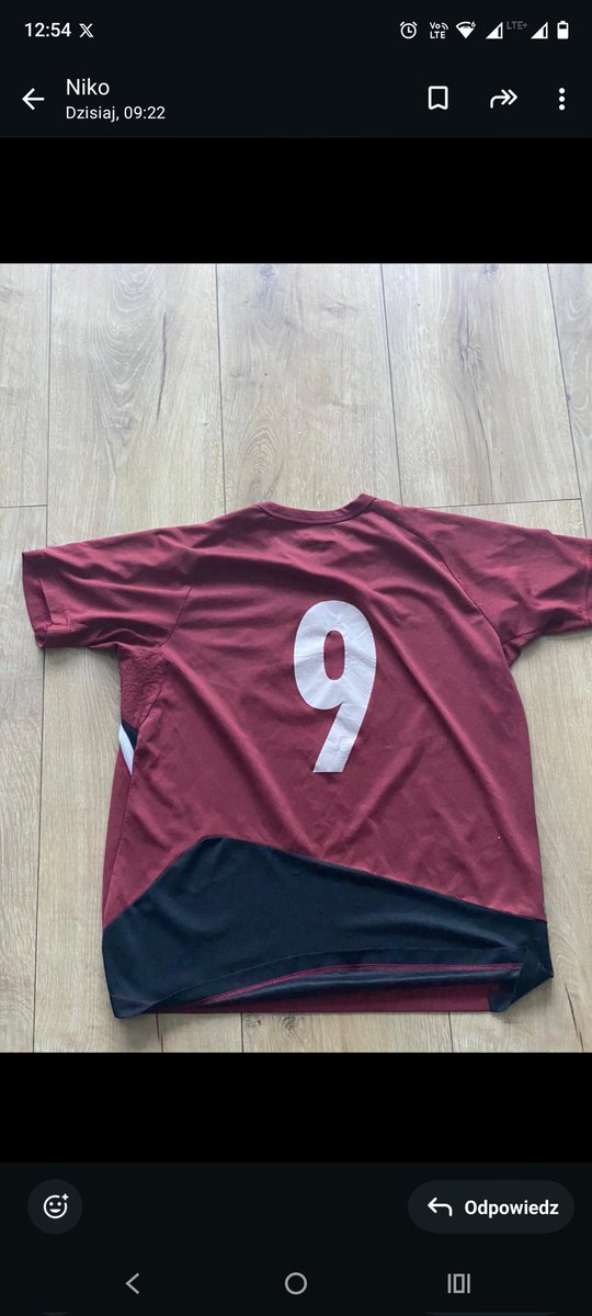 Dobro wraca. 

Nadal robimy wszystko, aby pomóc małemu Wiktorowi. Tym razem otrzymujemy potężne wsparcie od legendarnego <a href="/NaprzodSwibie/">Naprzód Świbie</a> !!! 

Na aukcję przeznaczamy DWIE koszulki tego klubu. Bluzę bramkarską, w której swoją futbolową karierę rozpoczynał sam Admin tego zespołu.