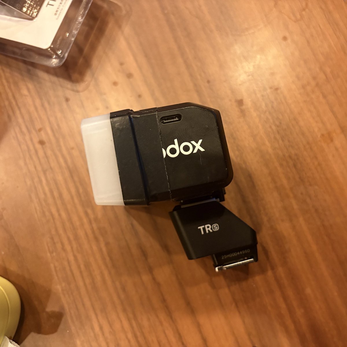 #GODOX
#iT30

この足でレンズのケラレが無くなった
アイキャッチ入れれるコマンダーとして利用出来る

iT30をクリップオンした時にケラレ多くてびっくりしたけど、TXが別売する事で本体が凄い小くなるメリットは大きい