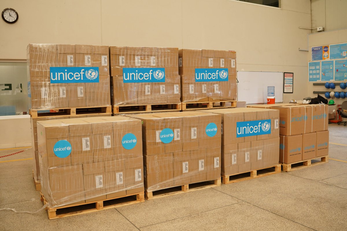 The #FloodsInPunjab have left families in urgent need of health care. In response, UNICEF delivered 7 metric tonnes of essential medicines &amp; lifesaving supplies to <a href="/GovtofPunjabPK/">Government of Punjab</a>. This will help support the health needs of 120,000 people, including 60,000 children, for  3 months