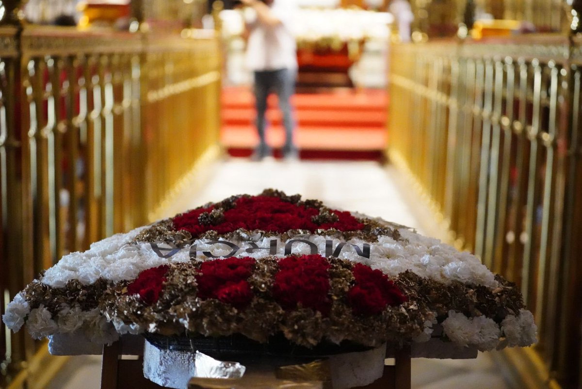 realmurciacfsad's tweet image. 😍 💐 𝑶𝒇𝒓𝒆𝒏𝒅𝒂 𝑭𝒍𝒐𝒓𝒂𝒍 𝟮𝟬𝟮𝟱 a nuestra patrona La Virgen de la Fuensanta. 

🙌 Gracias a @FunerariadJesus por esta preciosa corona de flores con nuestro escudo.