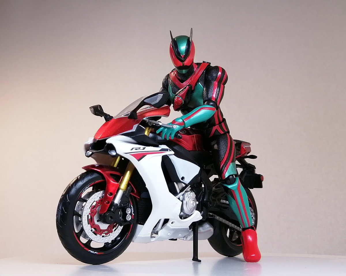 仮面ライダーアクションフィギュアのゼッツ。
手近にあったYZF-R1に乗せてみる。
バイクがよく似合います。

#仮面ライダーゼッツ
#仮面ライダーアクションフィギュア