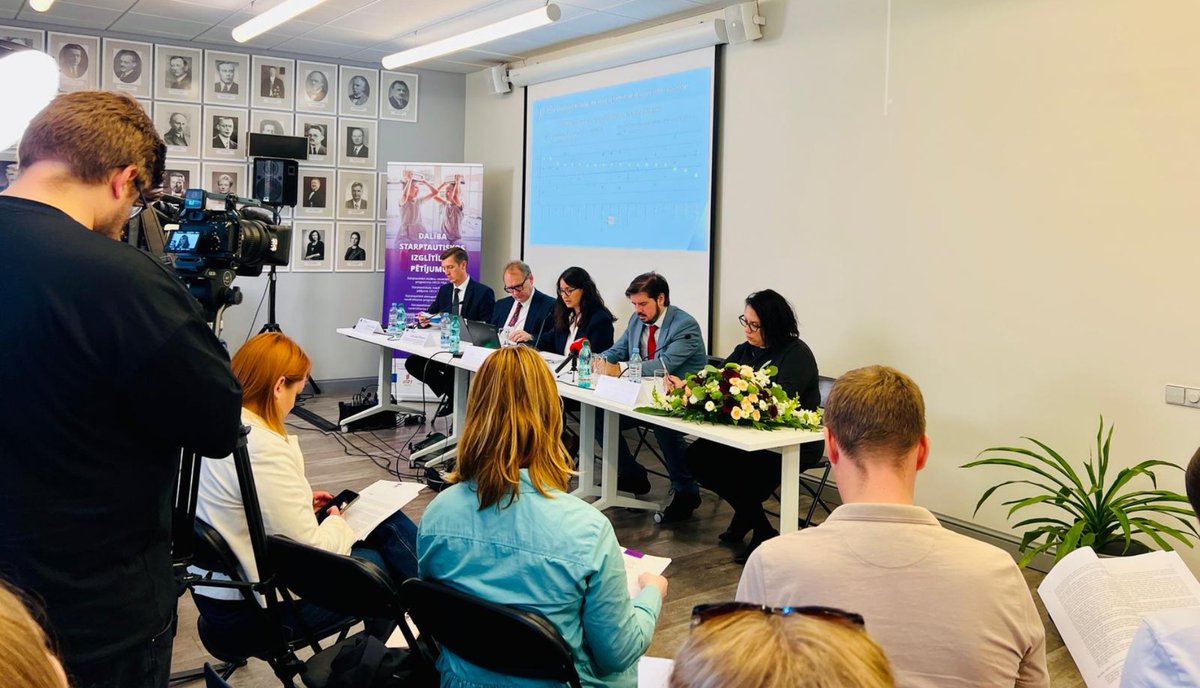 📈 Latvijā izglītības sistēmas rezultāti ir līdzīgi vai augstāki nekā valstīs ar lielāku finansējumu, liecina 9. septembrī publicētais <a href="/OECD/">OECD ➡️ Better Policies for Better Lives</a> ziņojums “Īsumā par izglītību 2025”. 🇱🇻

👨‍🎓✅ Latvijas augstskolu absolventi uzrāda ļoti labus rezultātus darba tirgū, jo 25–34 gadu vecumā