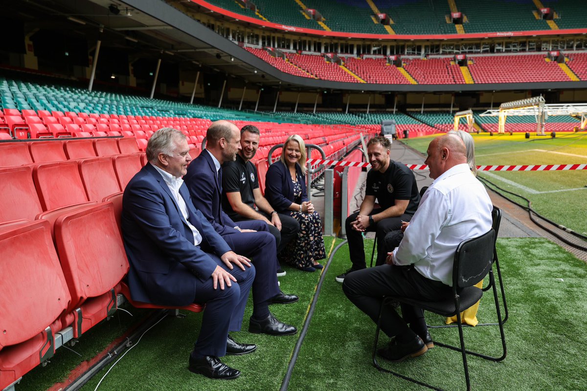implmaterial's tweet image. 🏴󠁧󠁢󠁷󠁬󠁳󠁿 Prince of Wales in Cardiff

The Prince of Wales today is visiting a pioneering new mental health hub run by the Jac Lewis Foundation (@JacLewisFdn) which has launched at Cardiff’s Principality Stadium. 

The Prince met with Jac’s family &amp;amp; friends, including his father Jesse.…