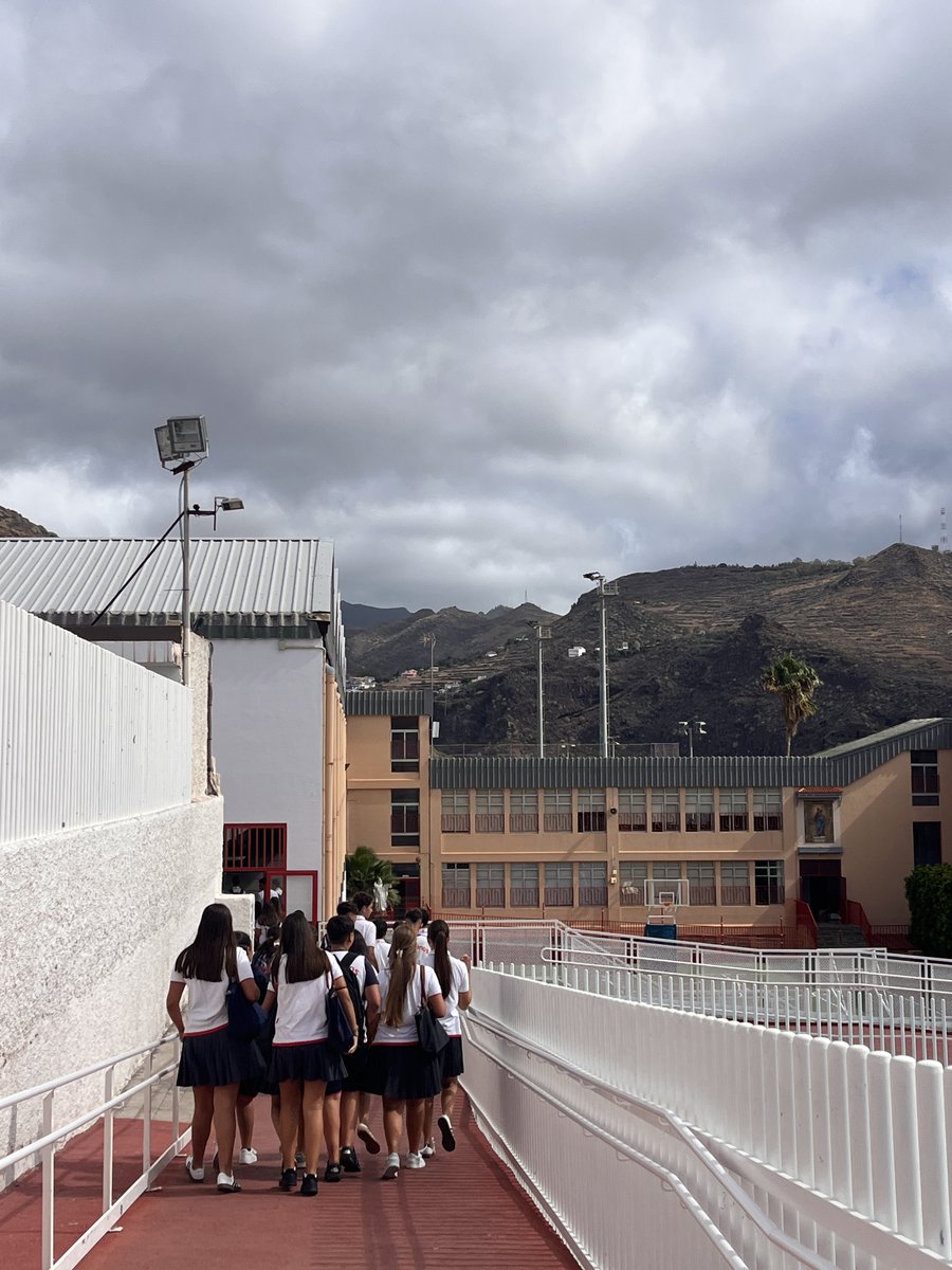 🟡 ESO | ¡Volvemos a clase! 
El alumnado de Secundaria ha asistido hoy a su presentación y han sido recibidos con cariño por todo su equipo educativo. 
#ProtagonistasDeLaHistoria