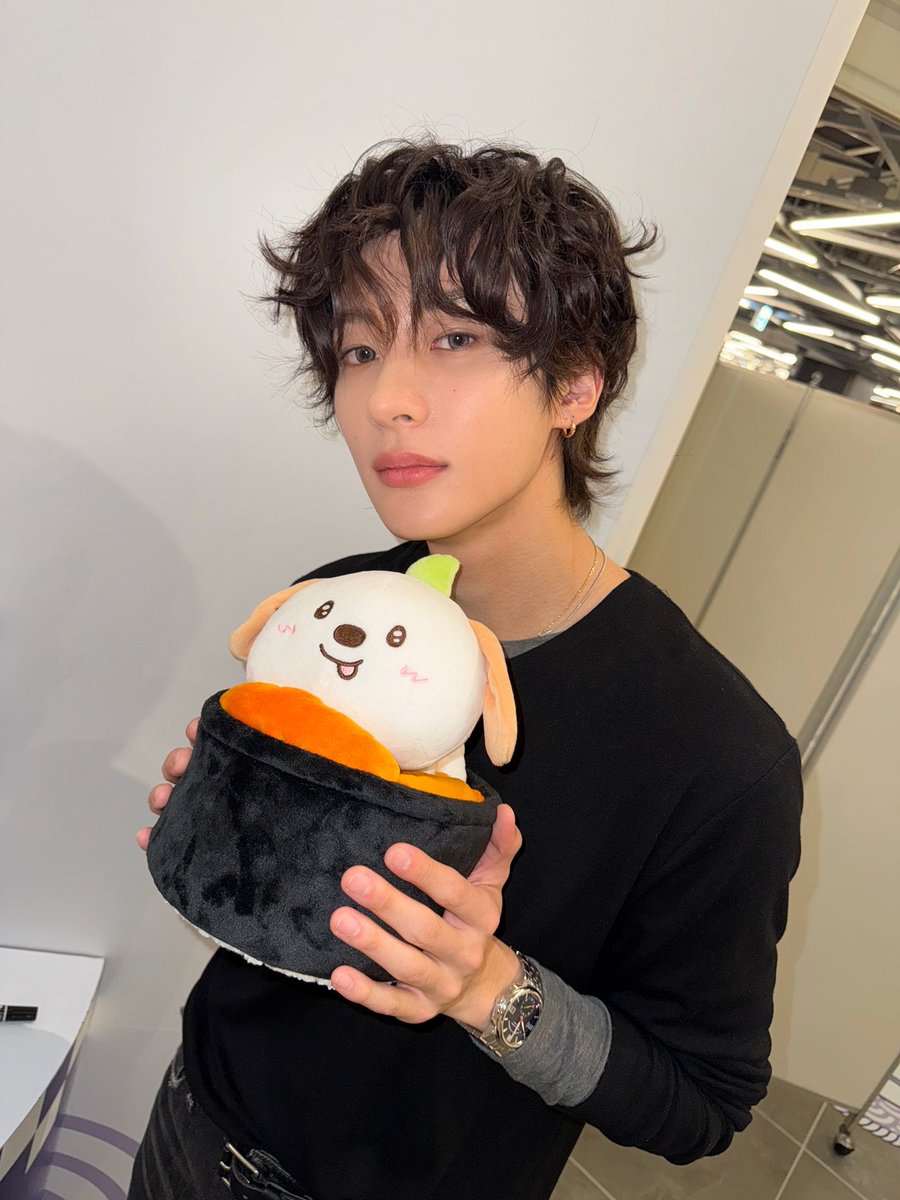 chleeant's tweet photo. いっちゃん好きなビジュアルで来日してる🫨 https://t.co/iuhyqCbRRd