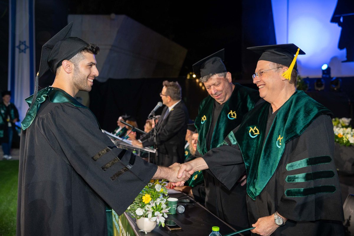 קצין ודוקטור: תכירו את איתי מוספי. מהיום ד"ר למדעי המחשב מאוניברסיטת בר-אילן. במקביל ללימודי הדוקטורט, שירת מוספי כקצין, 570 ימי מילואים!