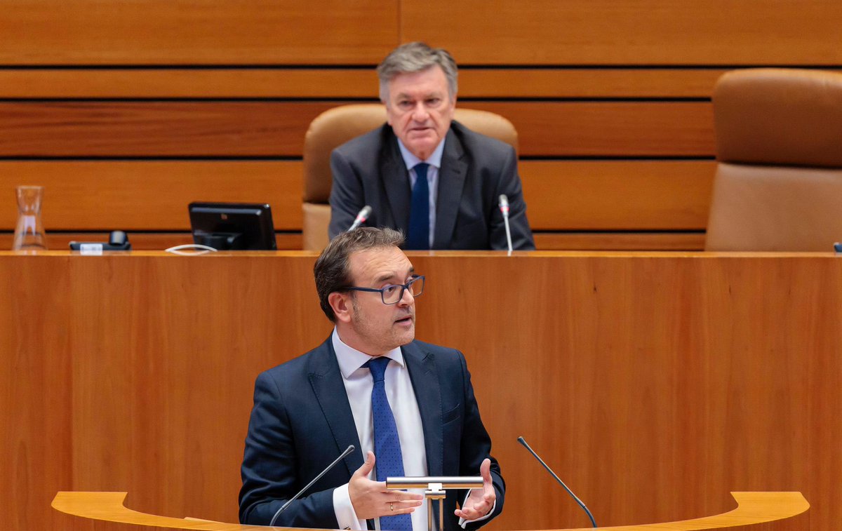 ppacocyl's tweet photo. 🏛️ En el Pleno de las #CCyL hemos vuelto a pedir a Sánchez que retire el Proyecto de Ley que condona la deuda de las CCAA atacando a la igualdad entre españoles.
❌ Seguimos diciendo NO a los privilegios a unos pocos a cambio de mantener al gobierno socialista en el poder. https://t.co/9NhaYbiWPH